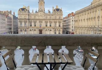 Grand Balcon Place des Terreaux has Balcony rooms