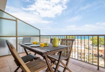 Karolina Alcudia has Balcony rooms