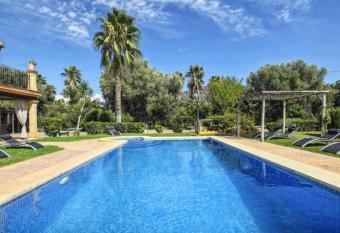 Ines has Balcony rooms