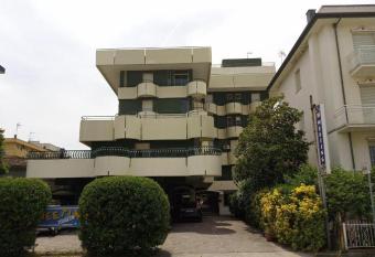 Hotel Meeting has Balcony rooms