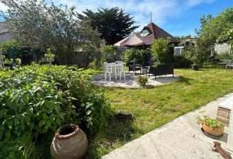 Maison   5mn port et plages has Balcony rooms