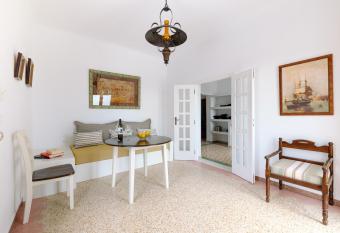 Kaminia Holiday Homes has Balcony rooms