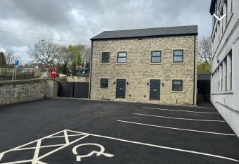 Newly constructed town house next to the canal has Balcony rooms