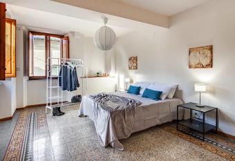 Dentro le Mura, ampia casa 3 min Lucca Comics has Balcony rooms