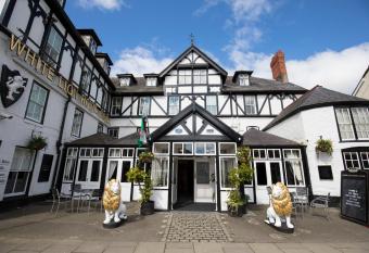 White Lion Royal Hotel allows 18 year olds to book a room
