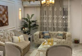 madinaty has rooms with a private hot tub