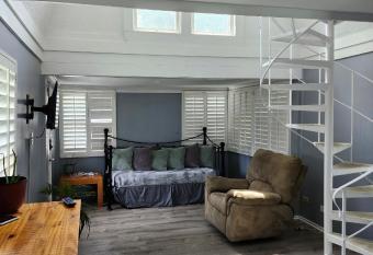 Riverfront Cottage allows 18 year olds to book a room