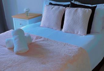 The Ridgmont-St Albans-High Street- Near Luton Airport -Train Station-Balcony has Balcony rooms