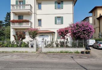 Attico a Vignola has Balcony rooms