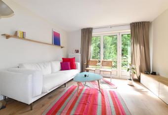 Confort, lumineux, proche centre has Balcony rooms