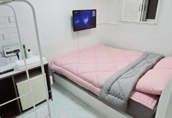 Time Stay has rooms with a private hot tub