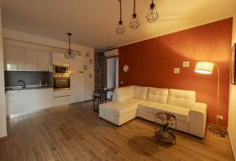 A casa di Sara has Balcony rooms