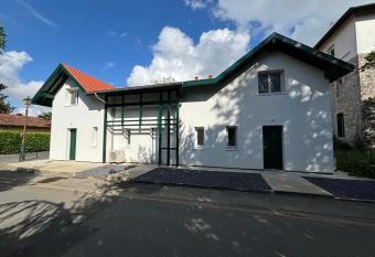 Magnifique T2 neuf au centre de Cambo les bains has Balcony rooms