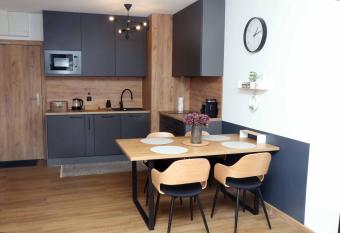 Heidi-Apartament has rooms with a private hot tub