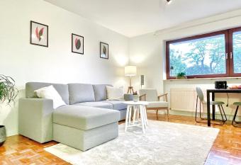 SmartApart n  he Stuttgart mit Garten und Workspace has Balcony rooms