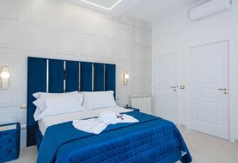 Red Queen Herculaneum has Balcony rooms