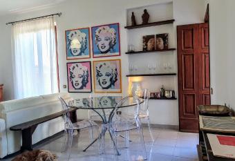 Appartamento i cipressi has Balcony rooms