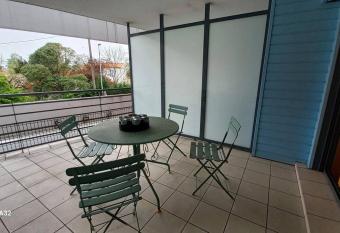 Tr  s agr  able studio terrasse has Balcony rooms