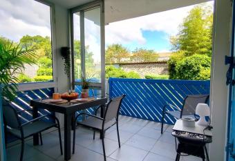 La Loggia Bleue YourHostHelper has Balcony rooms