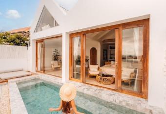 Baan Rinrak Koh Larn                                                               has Balcony rooms