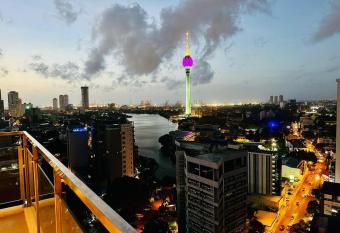 Luxury apartments- Luna Tower 447 has Balcony rooms