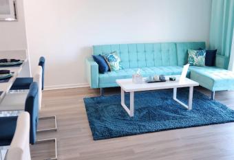 Beach Paradise - 2BD Luxury Kings at Jax Beach allows 18 year olds to book a room