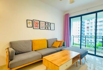 Cozy 2B1R Condo forest city has Balcony rooms