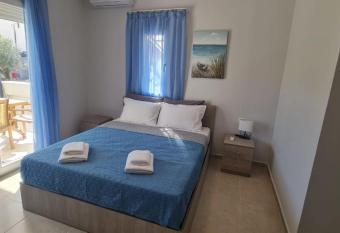 F&R Villa Studios has Balcony rooms