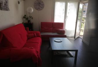 Joli T4 calme Spacieux, lumineux 4km des plages has Balcony rooms