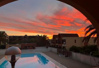 Gruissan 11430 has Balcony rooms