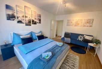 Stadtwohnung in Wollishofen allows 18 year olds to book a room