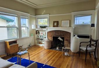 Designer 1912 Craftsman Flat allows 18 year olds to book a room