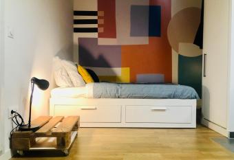 Studio lumineux aux portes de Paris has Balcony rooms