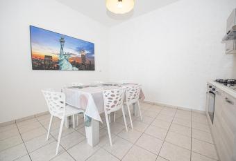 Appartamento vicino Corso Italia has Smoking/Balcony rooms