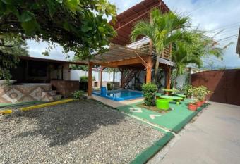 Casa Grande Villas Ela en Bah  a Ballena has rooms with a private hot tub