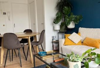 (null) allows 18 year olds to book a room