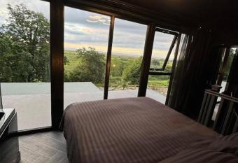 Eco house 2 has rooms with a private hot tub