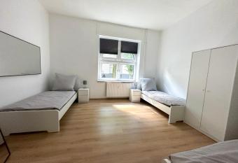 Apartment mit gro  er K  che, 4 Personen allows 18 year olds to book a room
