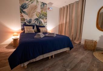 les doux secrets de Berg  re allows 18 year olds to book a room