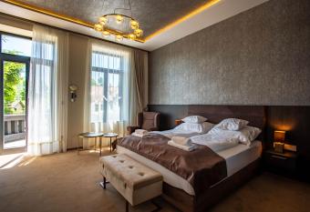 V  r  sk   Villa -ELN  KI has Balcony rooms