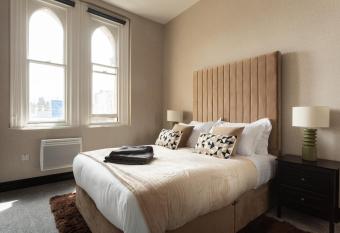 Crown Street Aparthotel 2 allows 18 year olds to book a room