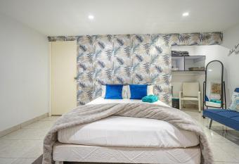 Peace vacation rental aruba allows 18 year olds to book a room