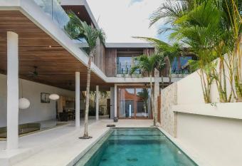 Mona Bingin has Balcony rooms