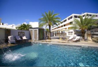 Pereybere Beachside Residence has Balcony rooms