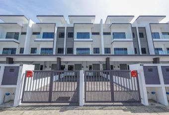 Airport #KLIA#KLIA2#MitsuiBrandOutlet#Landed House has Balcony rooms