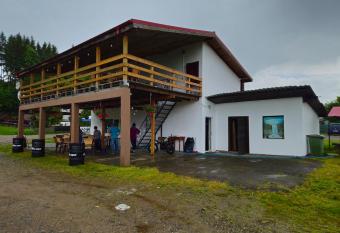 Lake Bar&Cazare allows 18 year olds to book a room