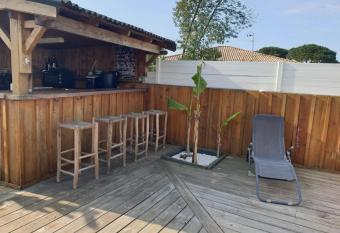 Maison de famille proche du centre et du lac has Balcony rooms