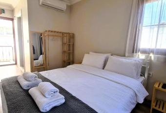 Lokal Ayval  k Guest House allows 18 year olds to book a room