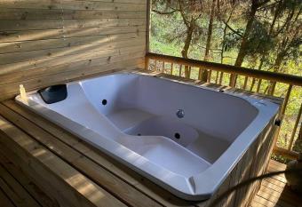 Caba  a en Guarne allows 18 year olds to book a room