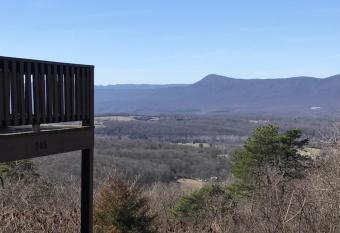 Starlit view log cabin has rooms with a private hot tub